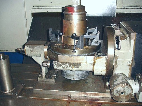 http://www.machinetools247.com/images/machines/11396-Daewoo DMV-650 b.jpg