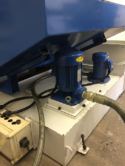 http://www.machinetools247.com/images/machines/15565-Daewoo DMV-3016 D 2.jpg