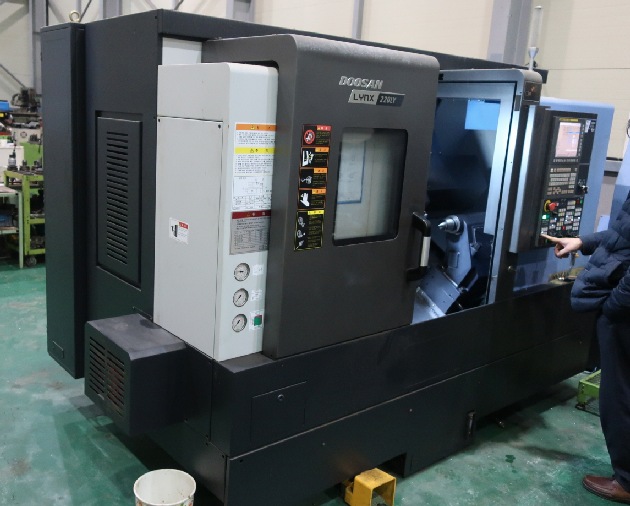 http://www.machinetools247.com/images/machines/15674-Doosan Lynx-220 LYC.jpg