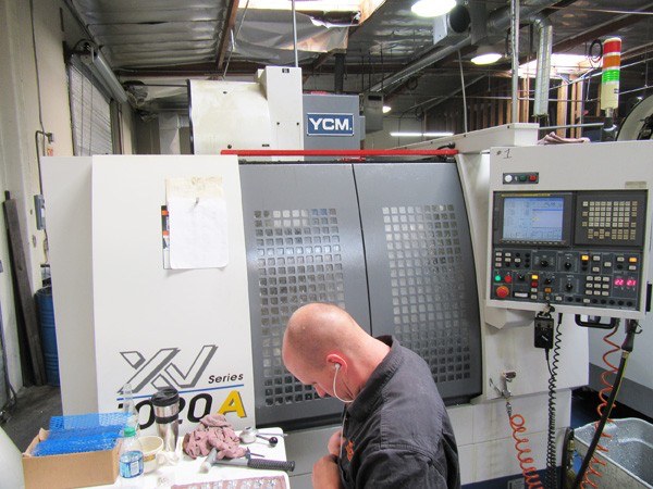 http://www.machinetools247.com/images/machines/15897-YCM XV-1250A.jpg