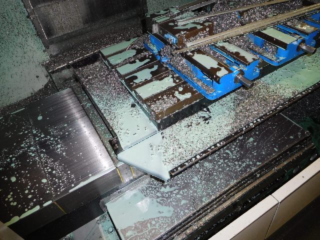 http://www.machinetools247.com/images/machines/16051-Haas VF-4 f.jpg