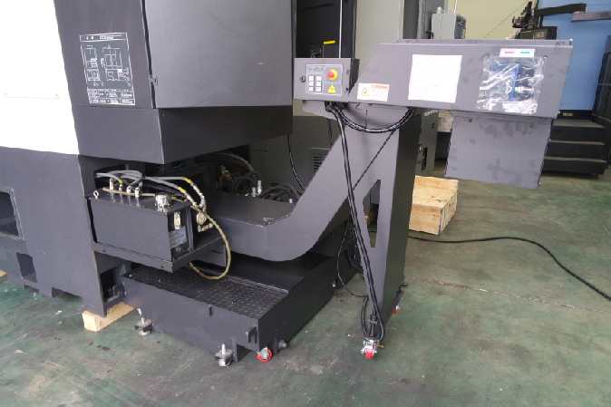 http://www.machinetools247.com/images/machines/16140-Hyundai-Wia LV-450 RM 4.jpg