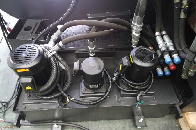 http://www.machinetools247.com/images/machines/16140-Hyundai-Wia LV-450 RM 5.jpg