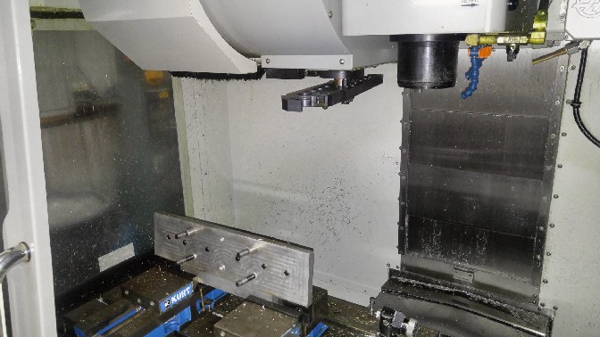 http://www.machinetools247.com/images/machines/16224-Haas VF-2 YT 3.jpg