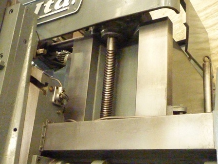 http://www.machinetools247.com/images/machines/16389-O-M Ltd VTL-12 e.jpg