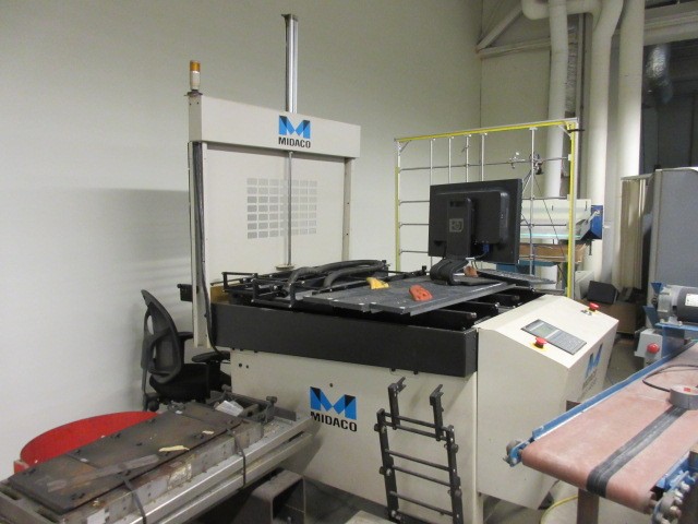 http://www.machinetools247.com/images/machines/16556-Daewoo DMV-4020 i.jpg