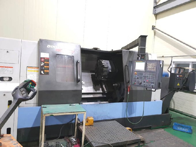 http://www.machinetools247.com/images/machines/16578-Doosan Puma-400 B.jpg