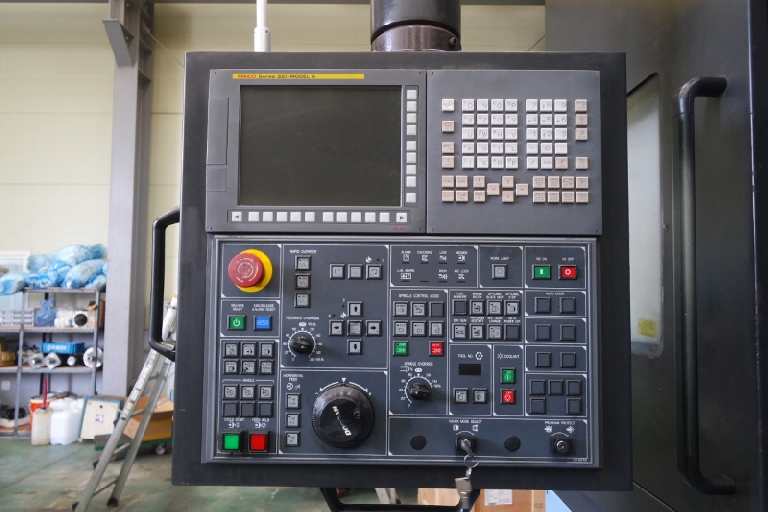 http://www.machinetools247.com/images/machines/16723-Doosan Puma V-550M 4.jpg